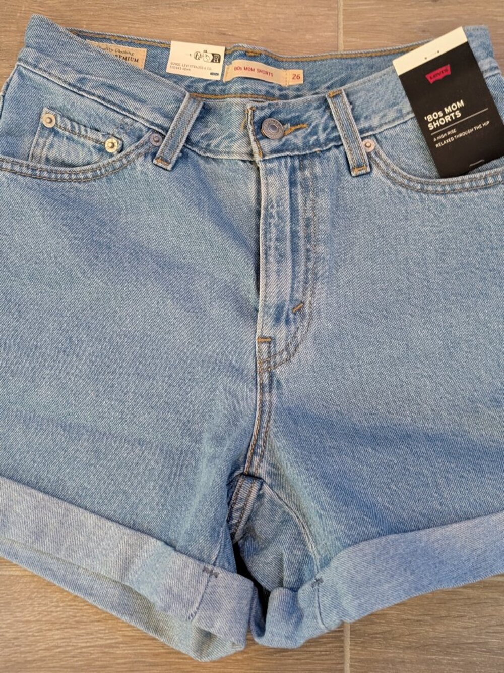 Levi's Rolled 80s Mom Women's Shorts